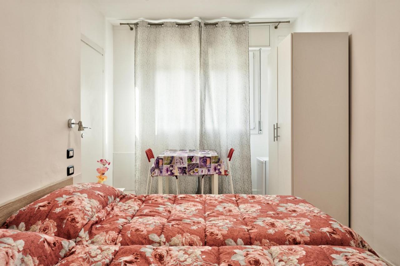 Venice Pink House Hotell Marghera Exteriör bild